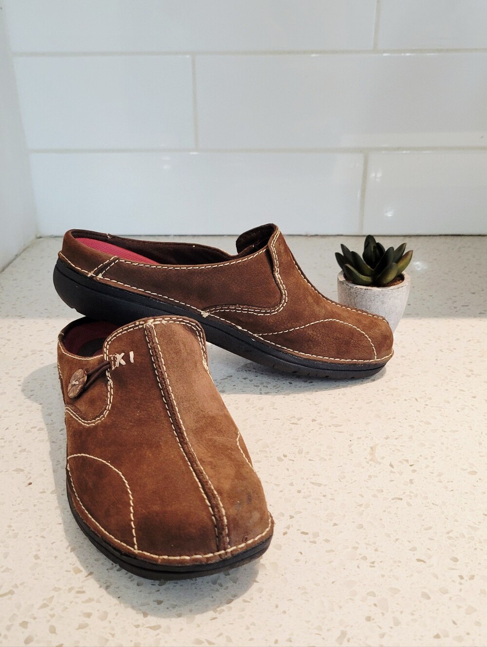 Canyon River Blues Brown Suede Clogs Cream Stitching Women's Size 7 Cabincore